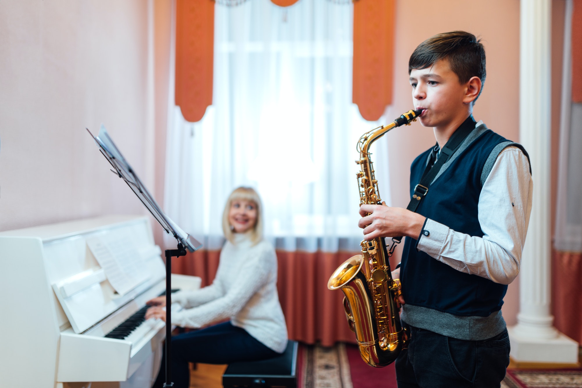boy-learns-to-play-the-saxophone-in-a-music-lesson.jpg